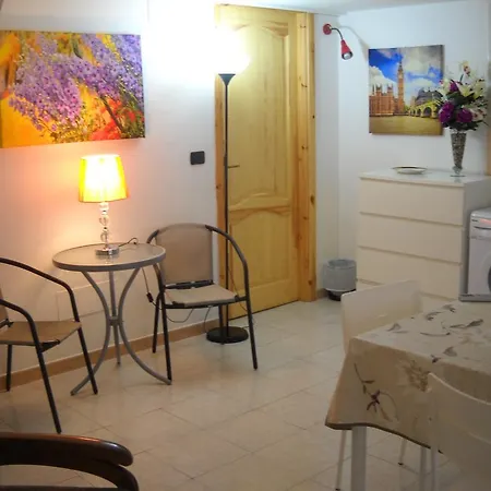 Nicolai Oz Appartement *